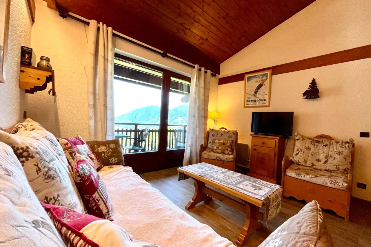 Beautiful Apartment With Balcony And Great View ! 孔布卢 外观 照片